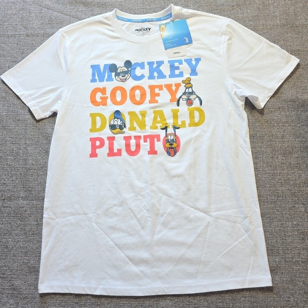 Disney Adult Regular Fit Crewneck Soft Lightweight Short Sleeve T-Shirt Small